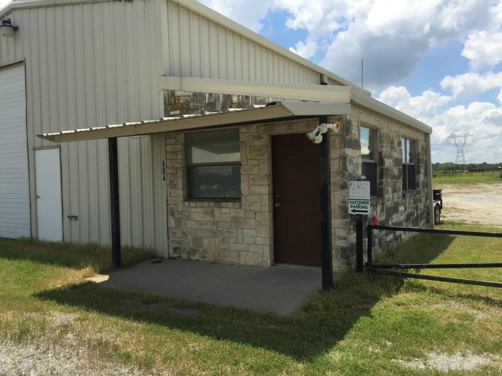 604 Bells Boulevard - Photo 1