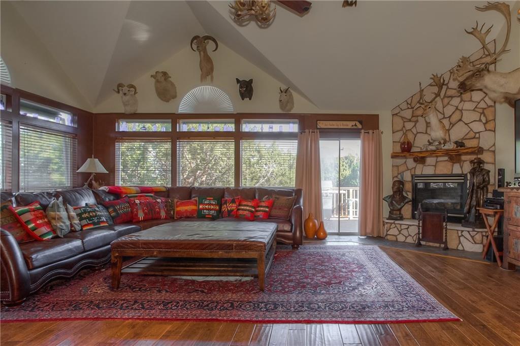880 Cliffs Drive - Photo 1