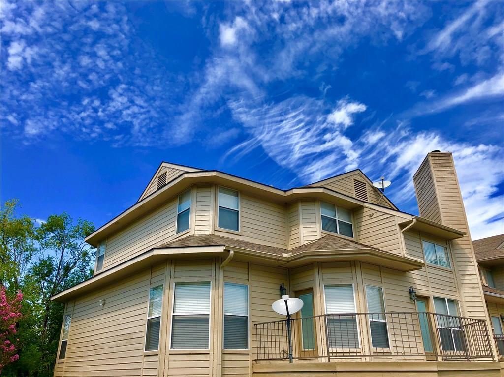 2116 Tanglewood Boulevard - Photo 1
