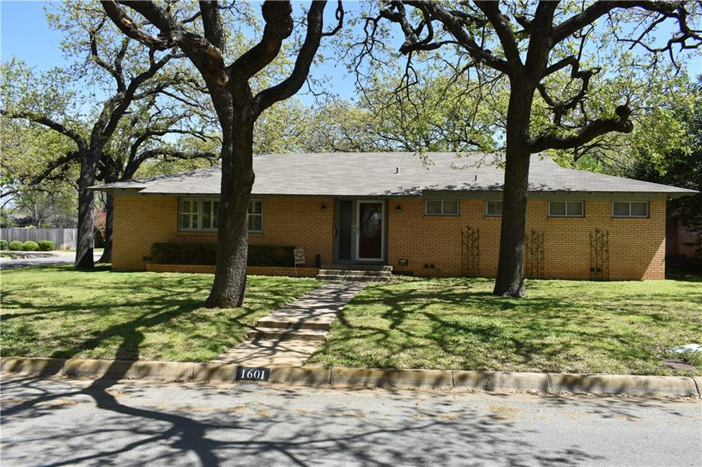 1601 Carl Street - Photo 1