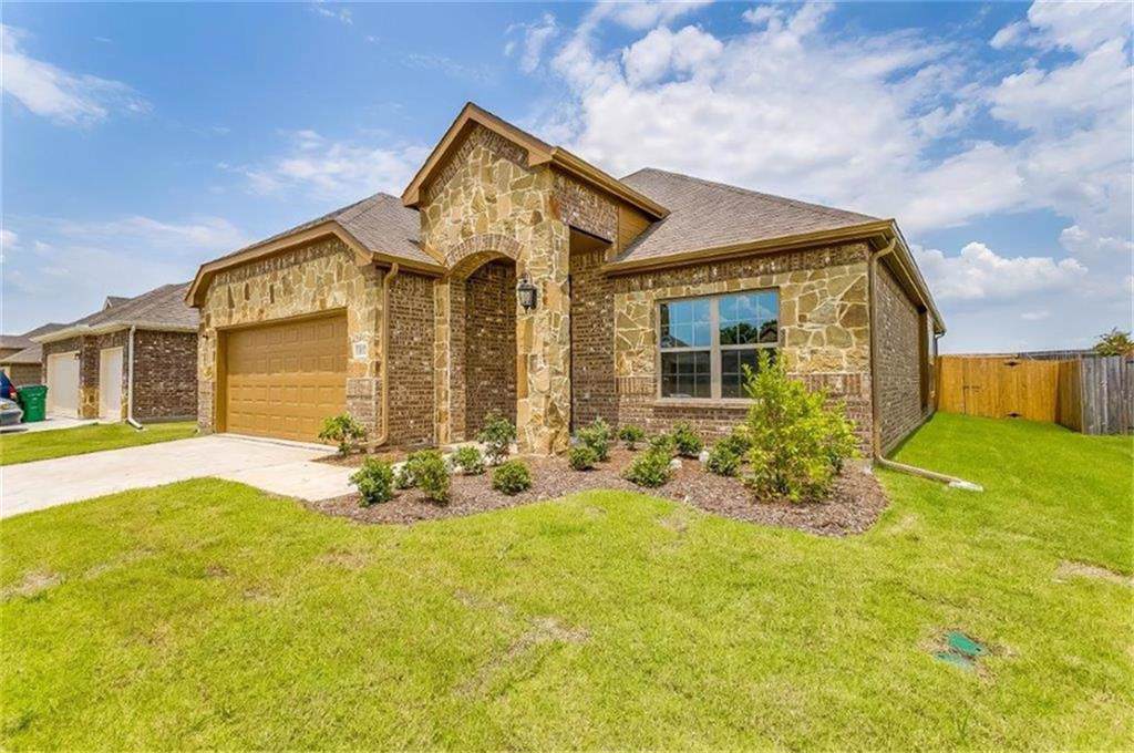 317 Pecos - Photo 1