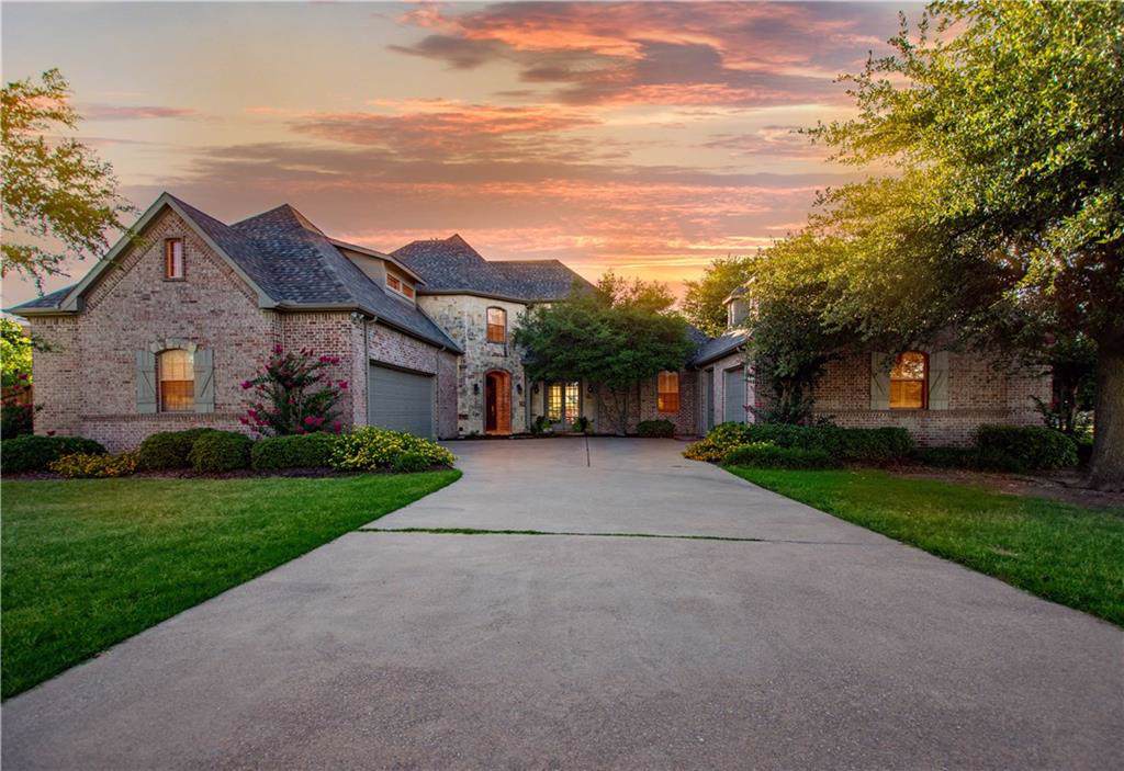 1320 Lakeview Drive - Photo 1