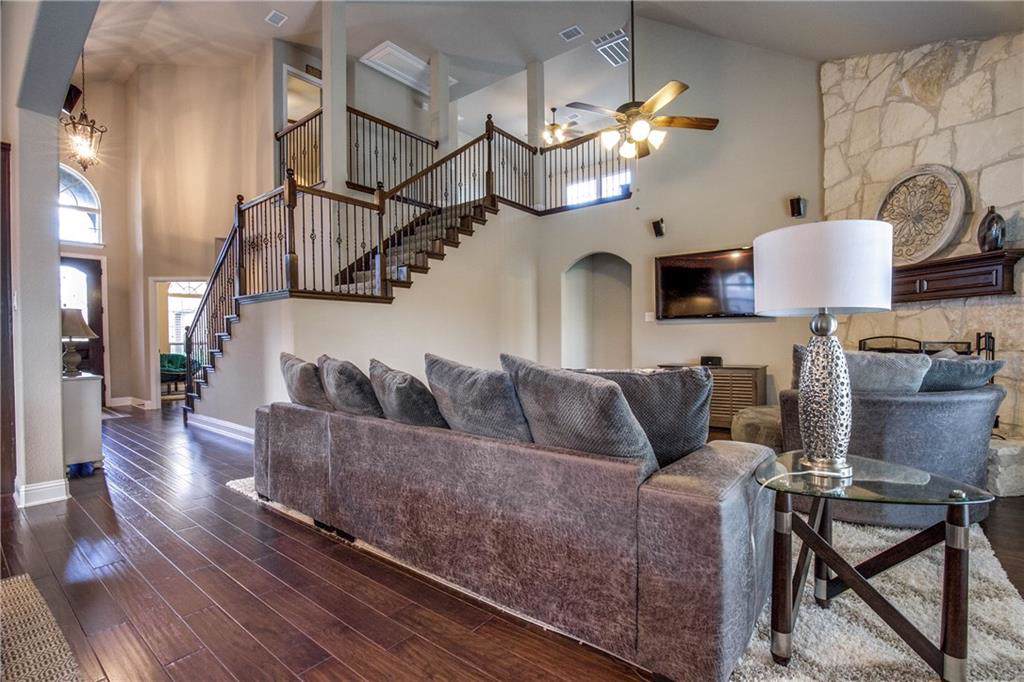 653 Gillon Way - Photo 1