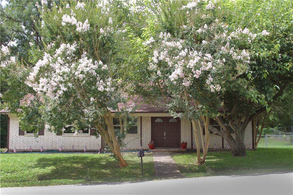 304 Lakewood Drive - Photo 1