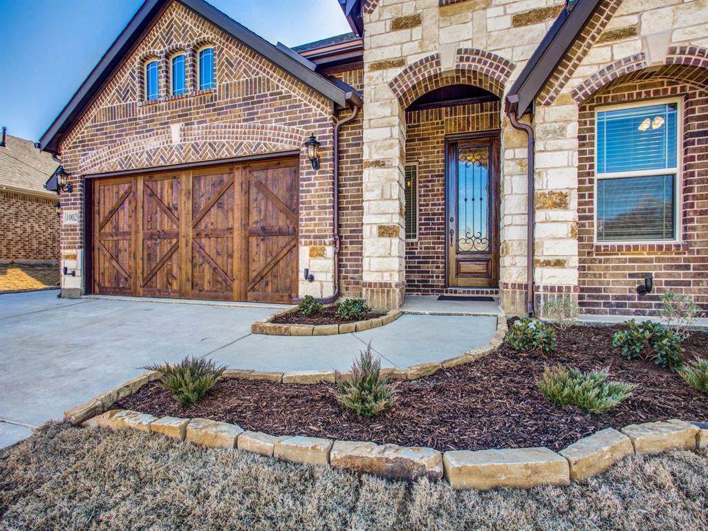 1002 Eagle Glen Drive - Photo 1