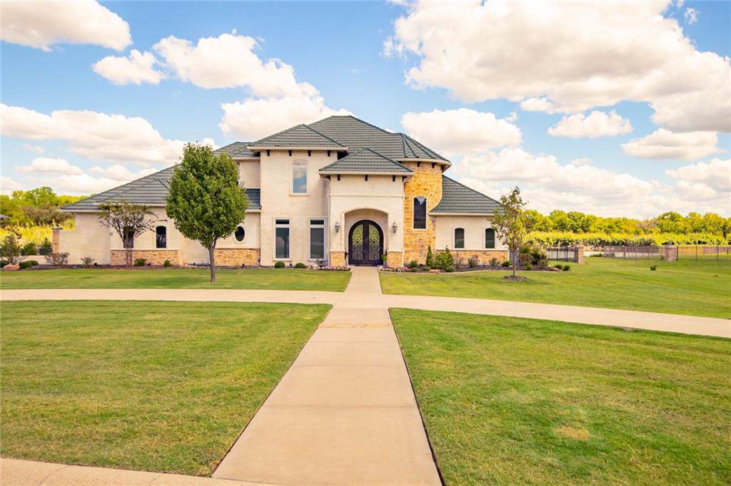 138 The Lakes Drive - Photo 1
