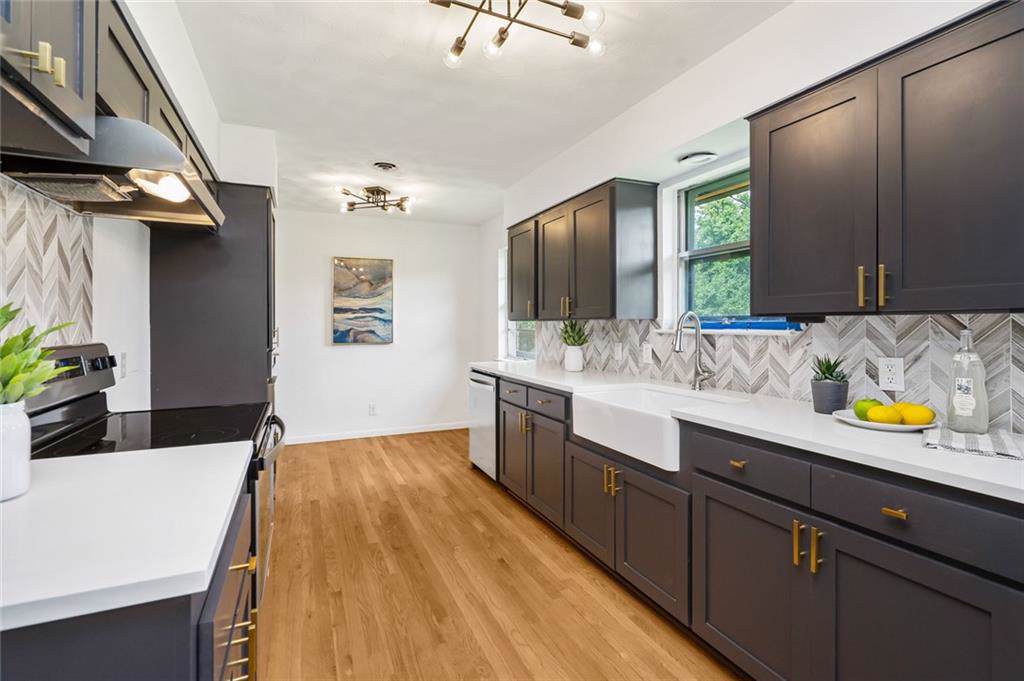 436 Degan Avenue - Photo 1