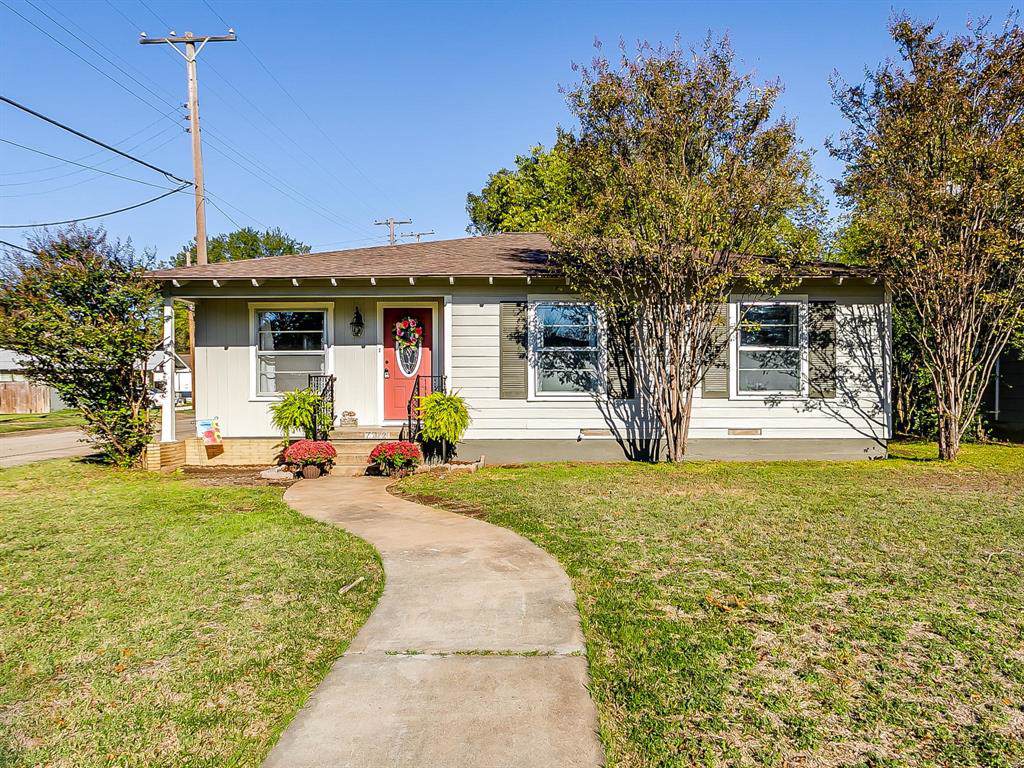 712 Featherston Street - Photo 1