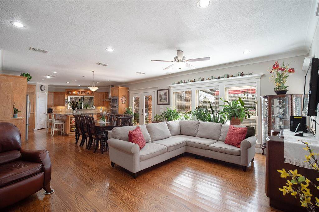 6119 Hudson Street - Photo 1