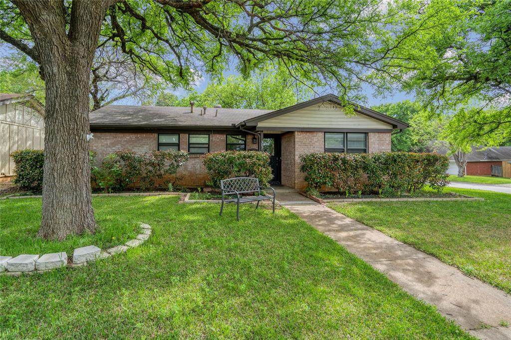 307 Oakwood Drive - Photo 1