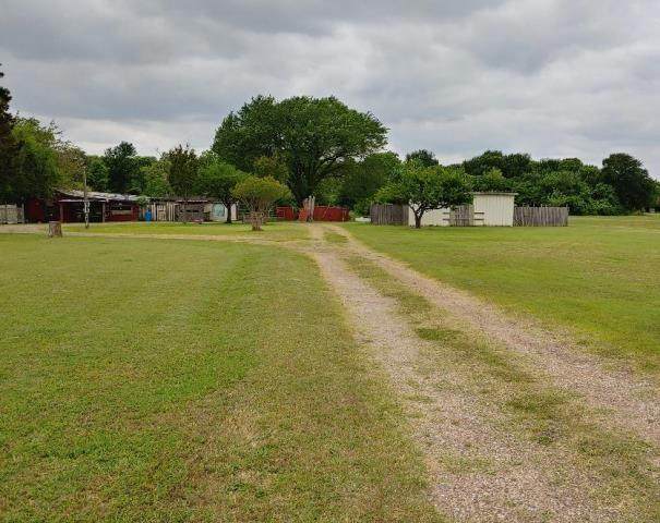 1105 Interstate Highway 45 - Photo 1