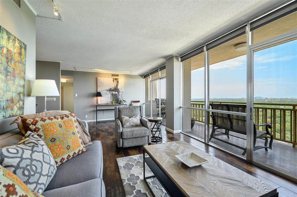 6211 Northwest Highway - Photo 1