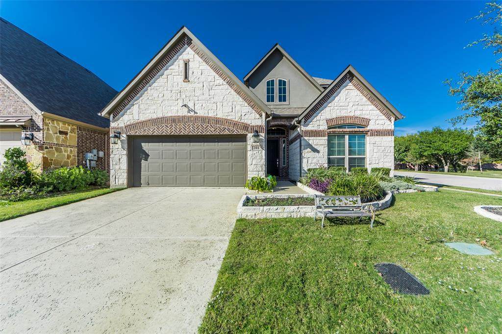 201 Ridgewood Drive - Photo 1
