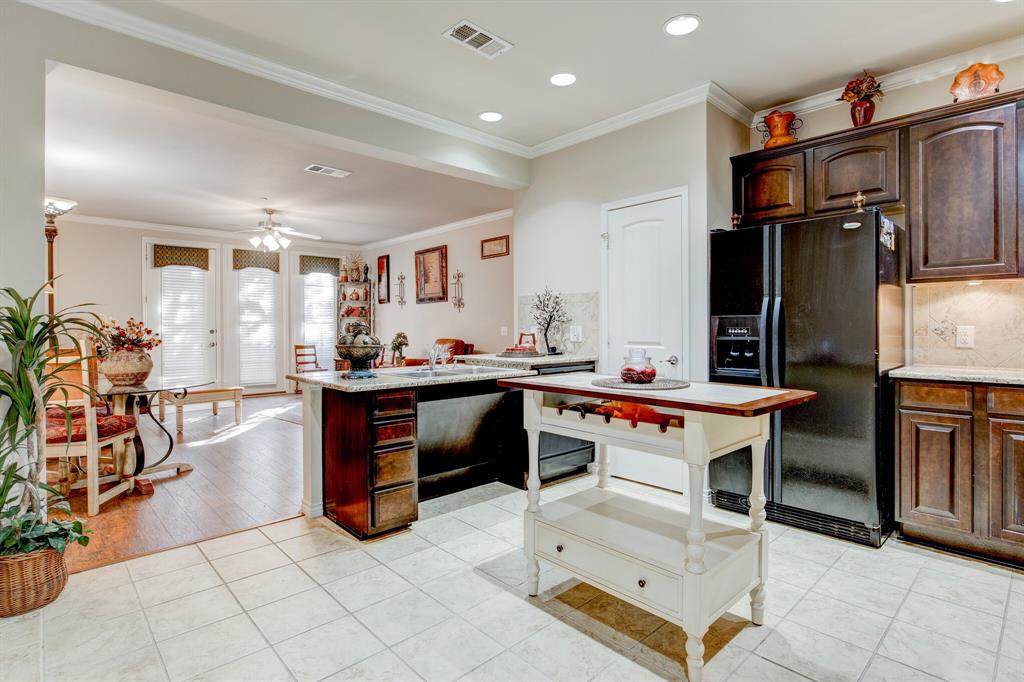 1020 Texas Street - Photo 1