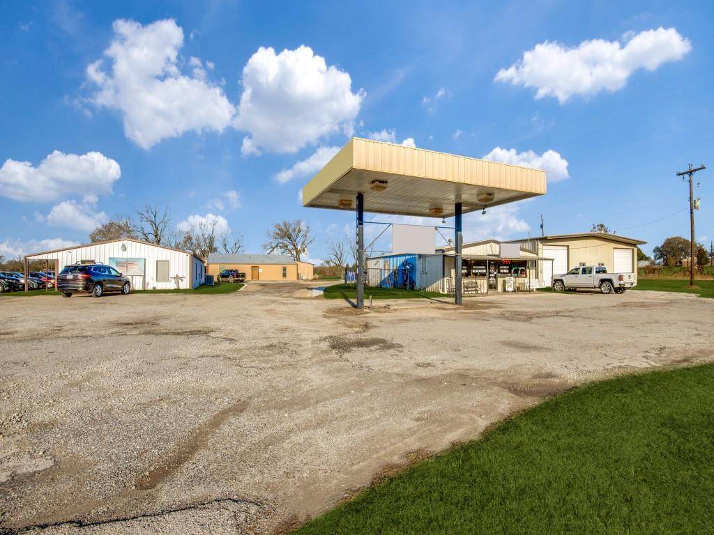 6715 Fm 2164 - Photo 1