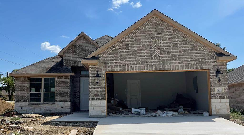 301 Osage Court - Photo 1