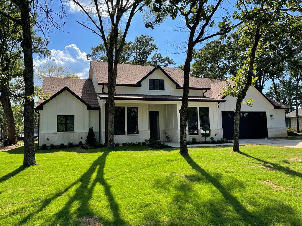 207 Colonial Drive - Photo 1
