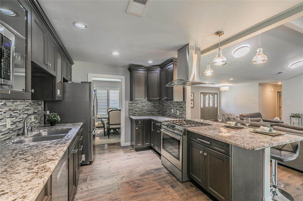 5512 Oak Hills Drive - Photo 1