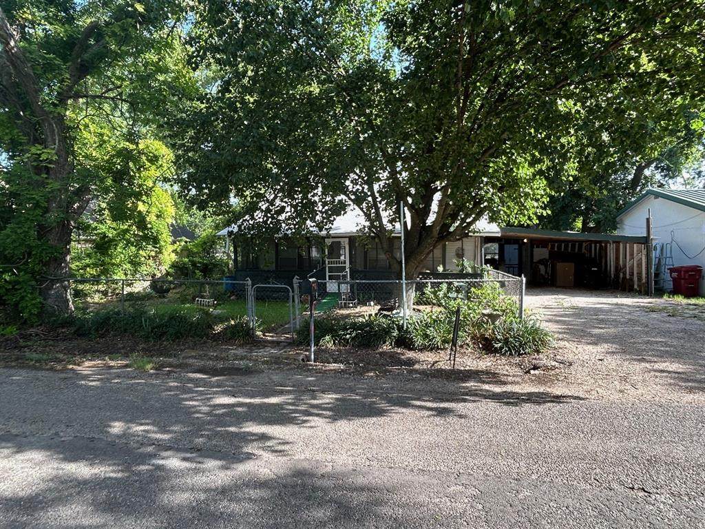 106 Hackberry Street - Photo 1