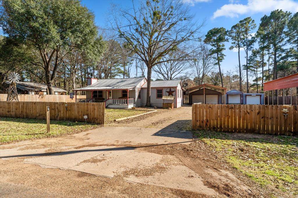 18099 Lakeview Boulevard - Photo 1