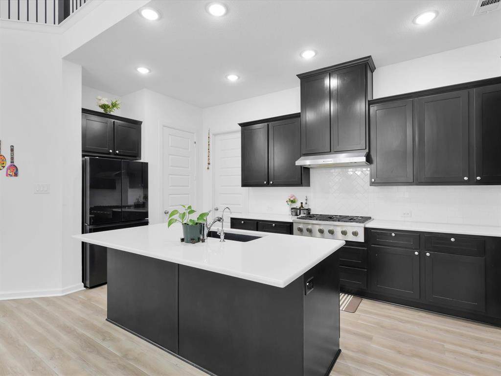 1460 Four Corner - Photo 1