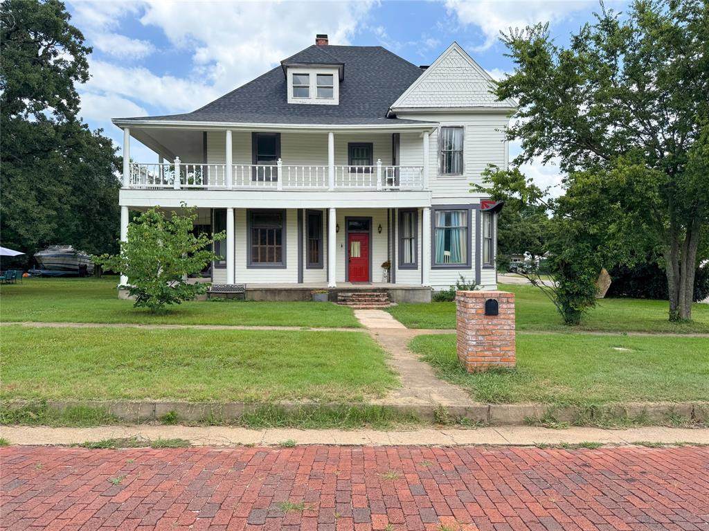 711 6th Street - Photo 1