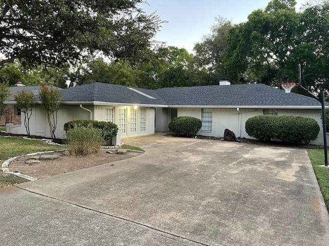 1942 Lakeshore - Photo 1