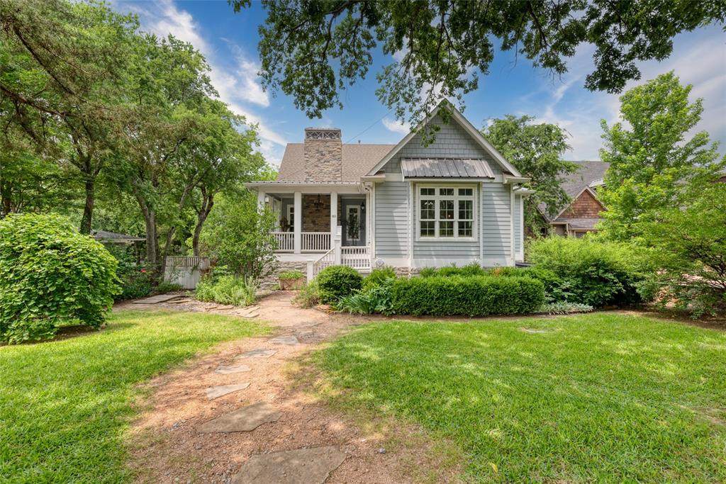 812 Baker Street - Photo 1