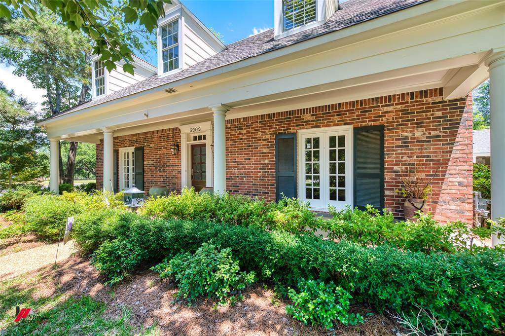 3909 Creswell Avenue - Photo 1
