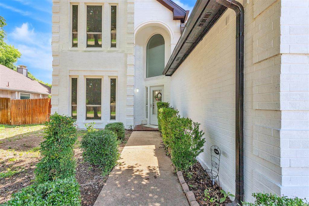 2806 Wandering Oak Drive - Photo 1