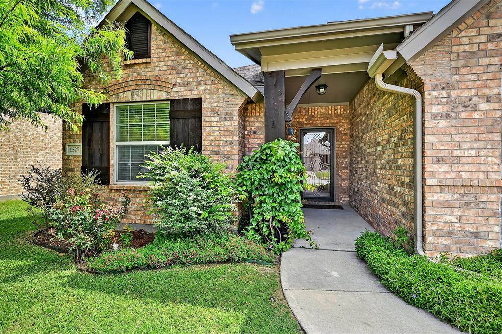 1527 San Carlos Drive - Photo 1