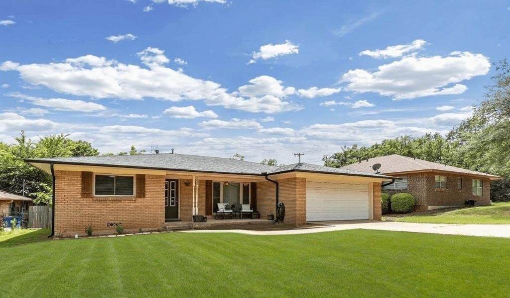 1228 Woodlawn Circle - Photo 1