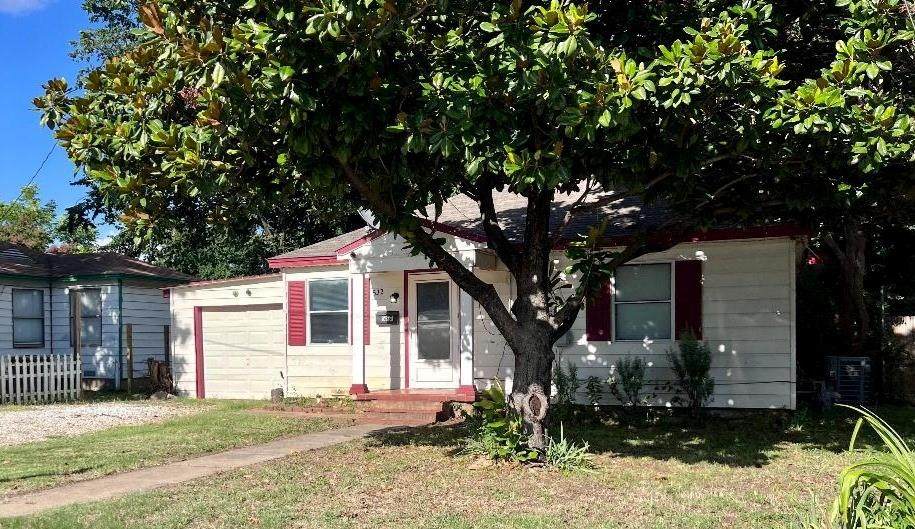 532 Hawthorne Street - Photo 1