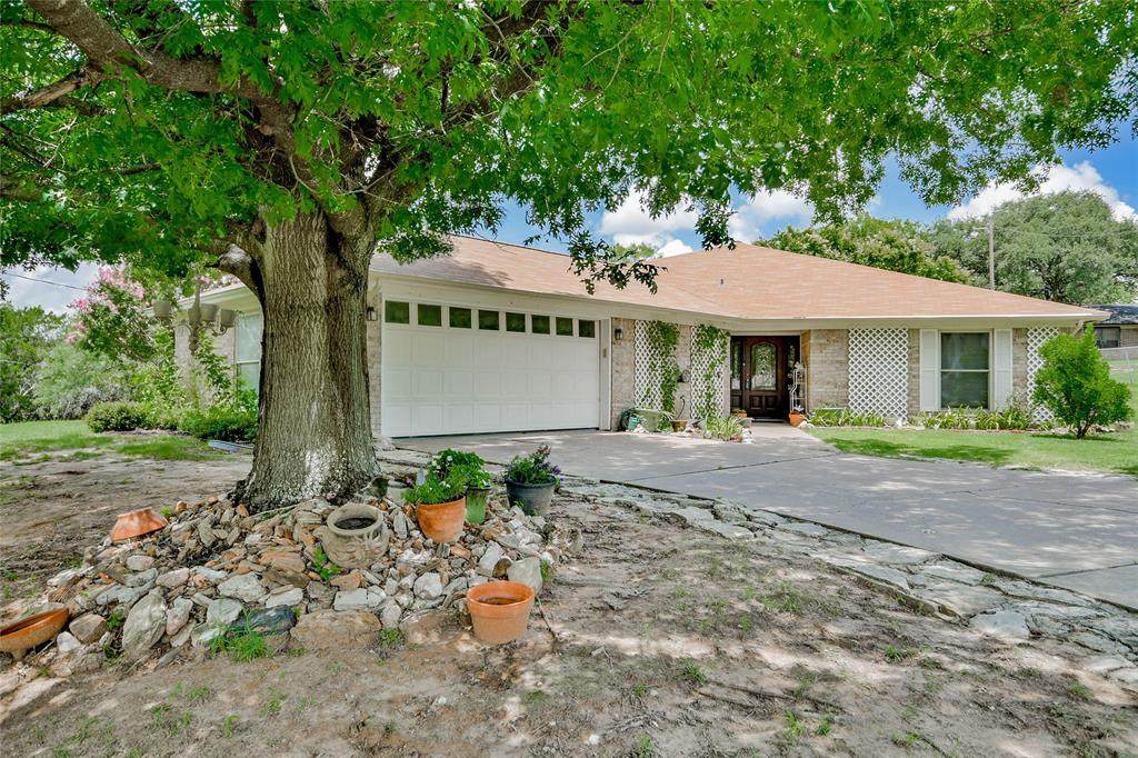 300 Saddleview Court - Photo 1