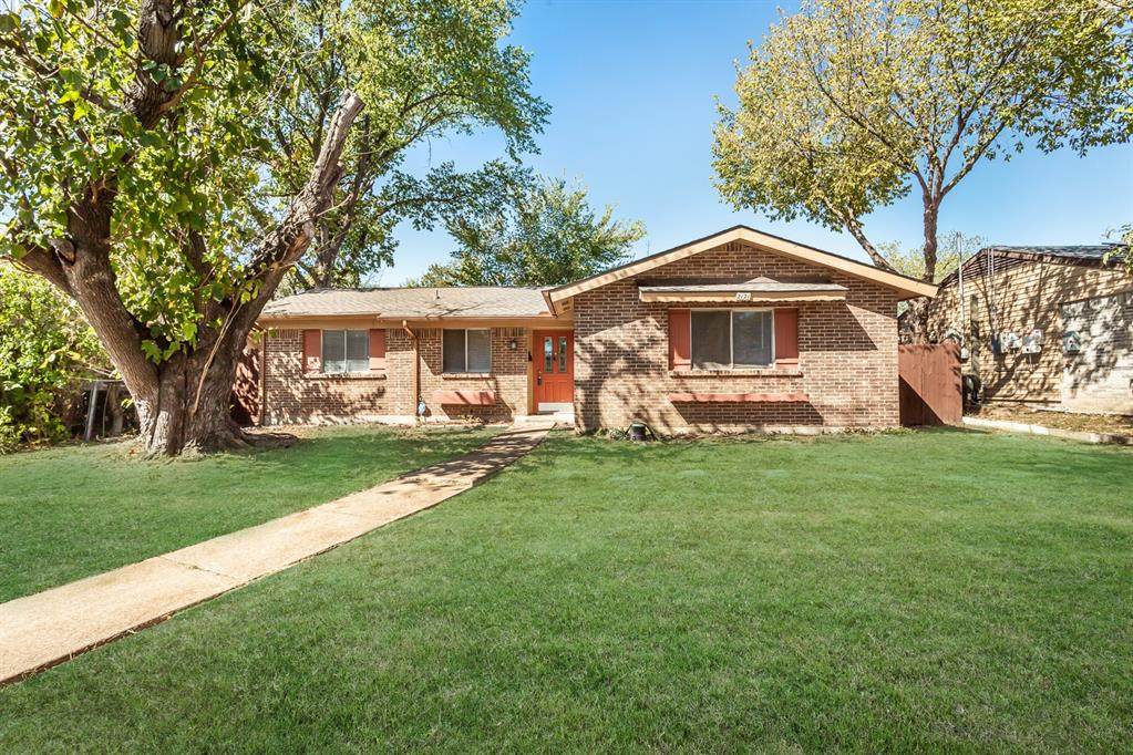 2121 Travis Drive - Photo 1