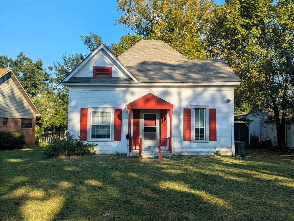 204 9th Avenue - Photo 1