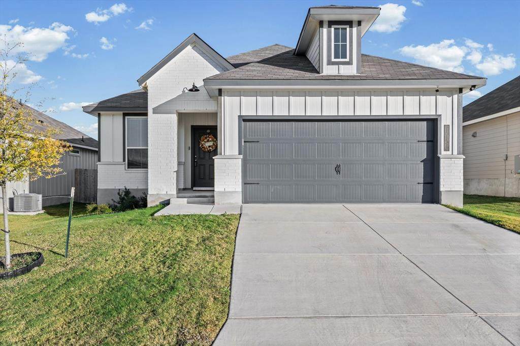 117 University Avenue - Photo 1