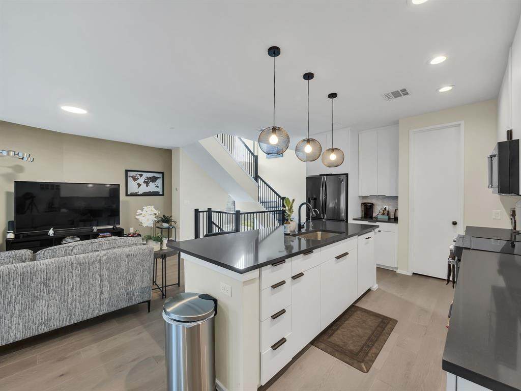 4703 Munger Avenue - Photo 1