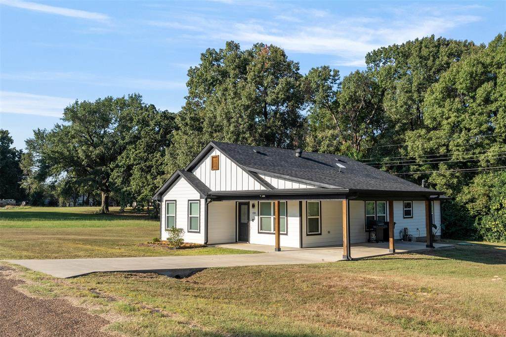 128 Crestwood Drive - Photo 1