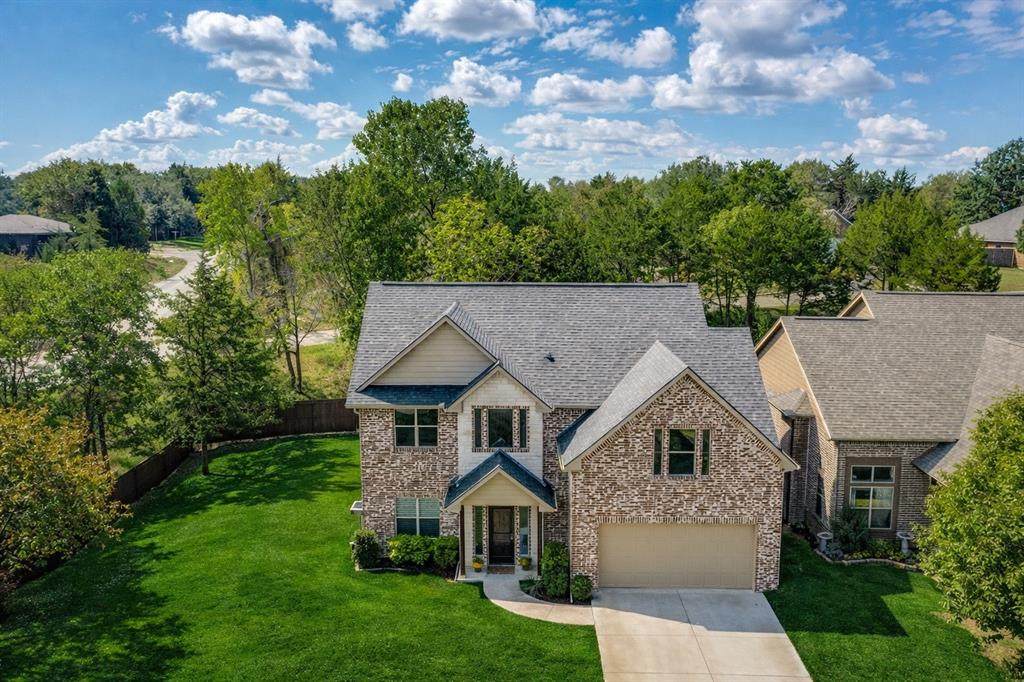 208 Greenway Bend - Photo 1