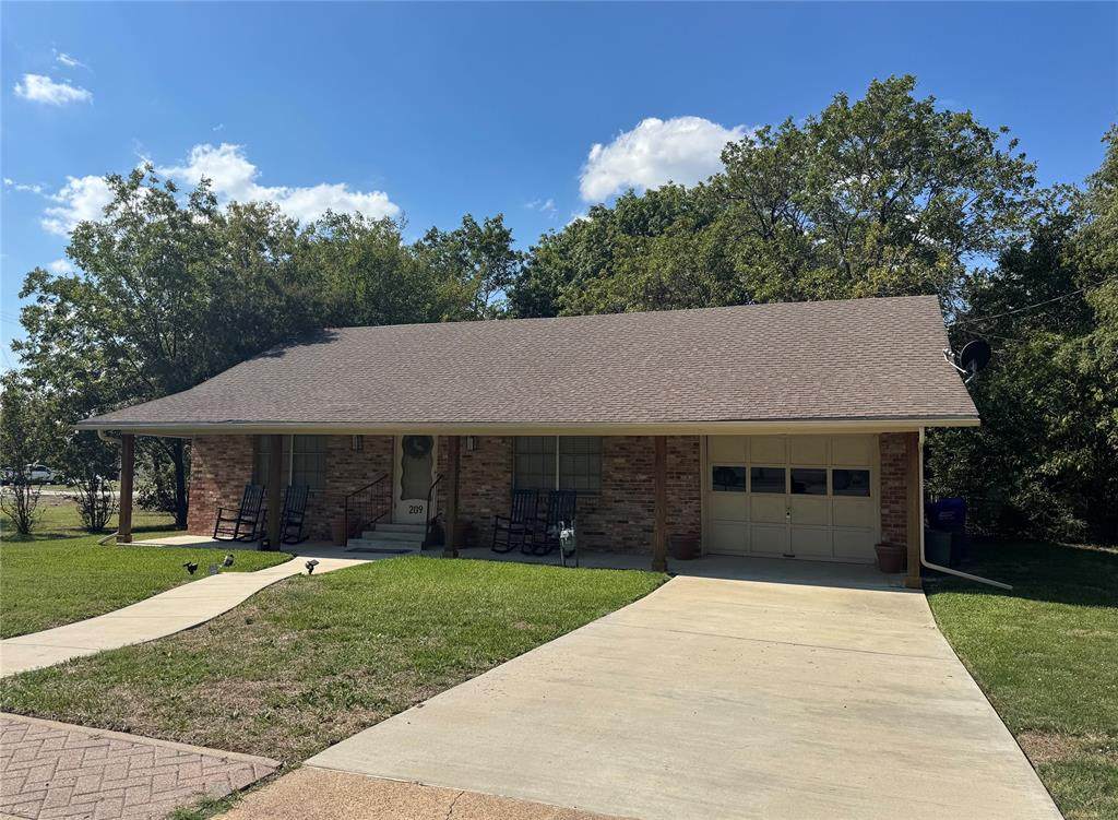 209 Elm Street - Photo 1