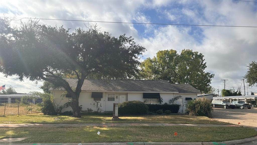 150 Bellaire Boulevard - Photo 1