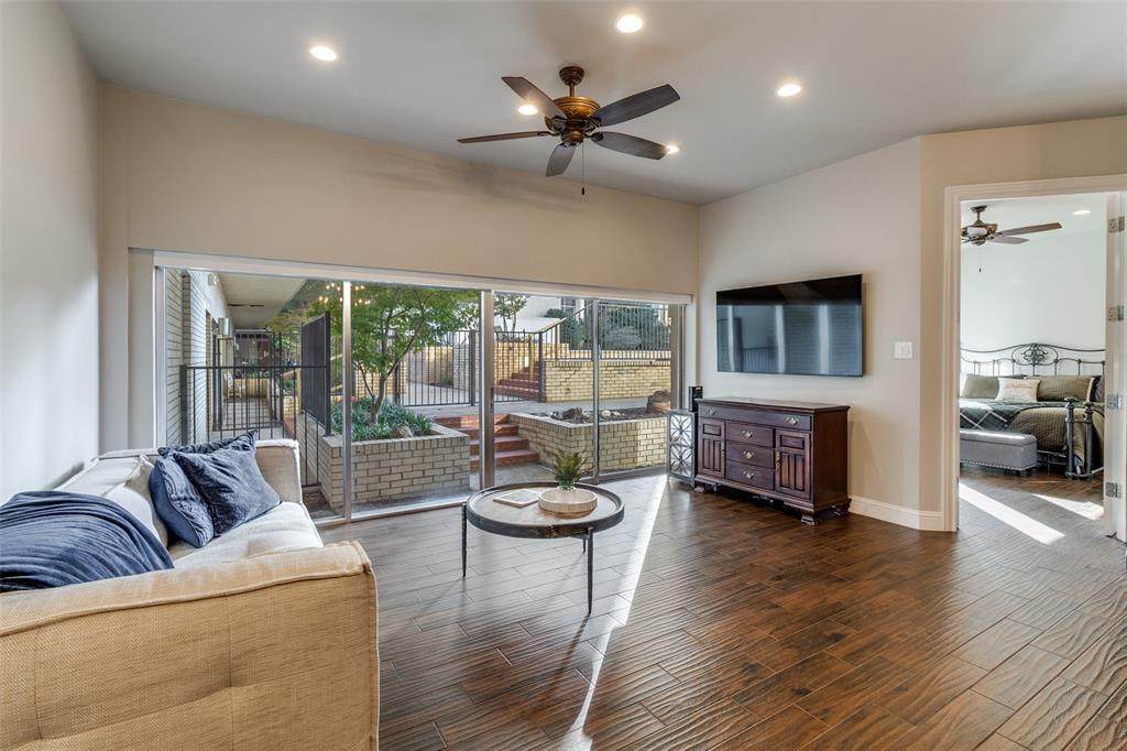6211 Northwest Highway - Photo 1