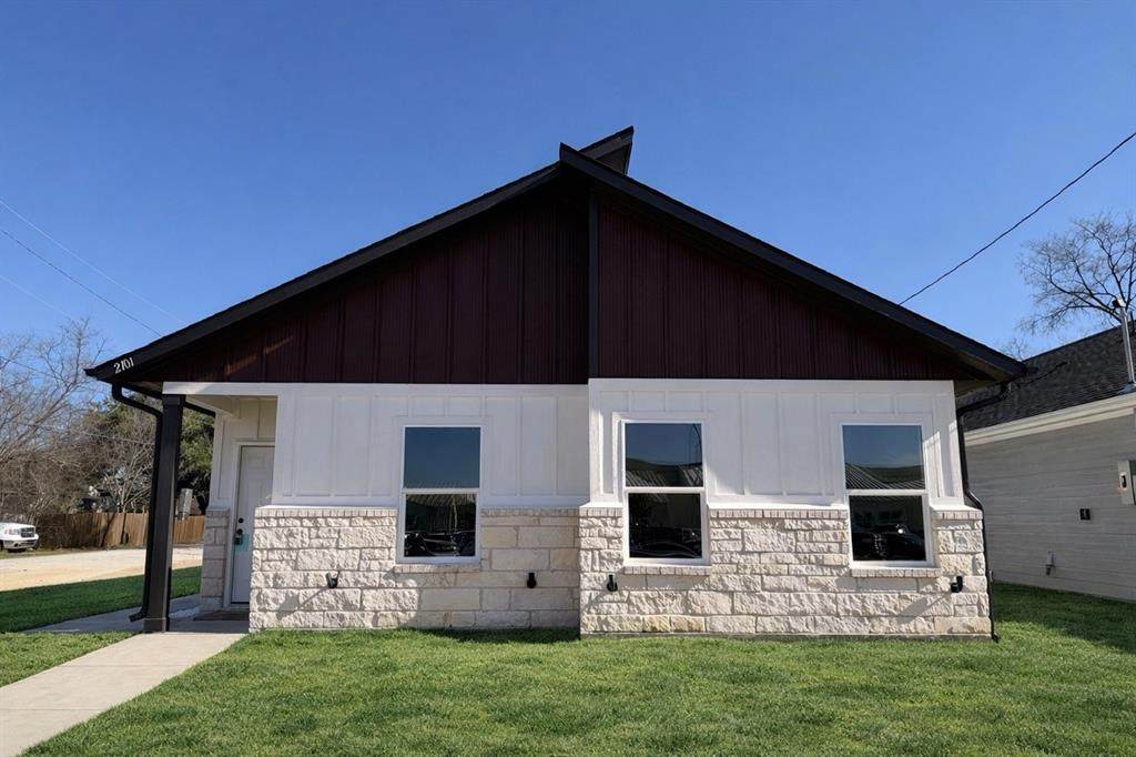 2101 College Street - Photo 1