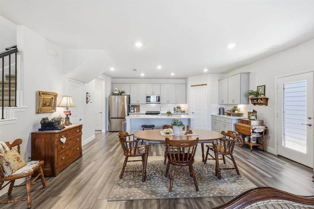 2645 Kings Canyon Mews - Photo 1