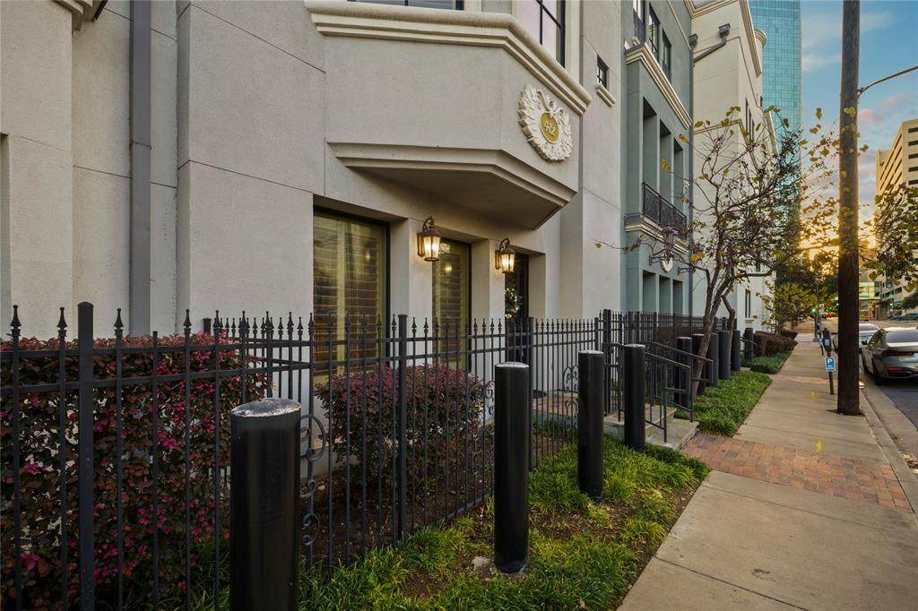 412 6th Street - Photo 1