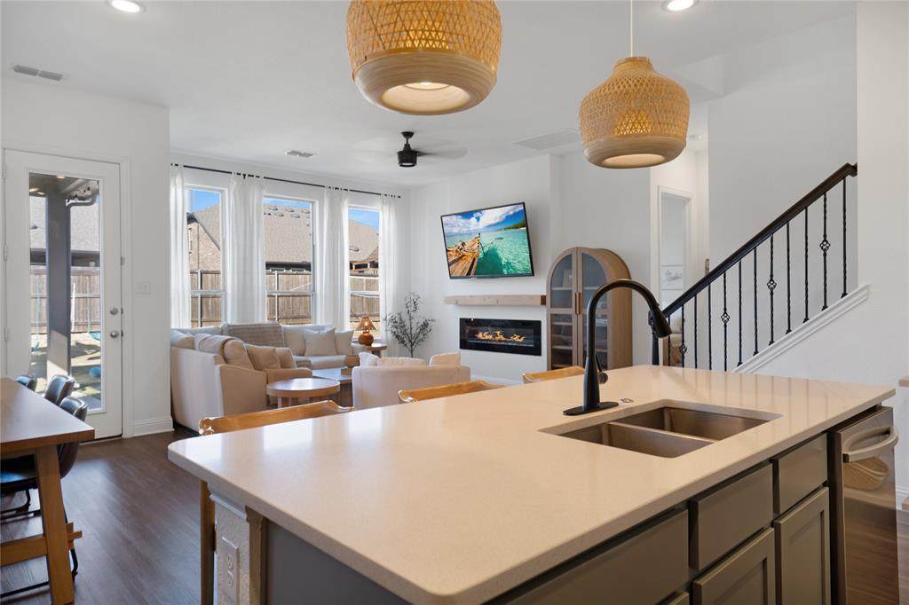 1501 White Water Way - Photo 1