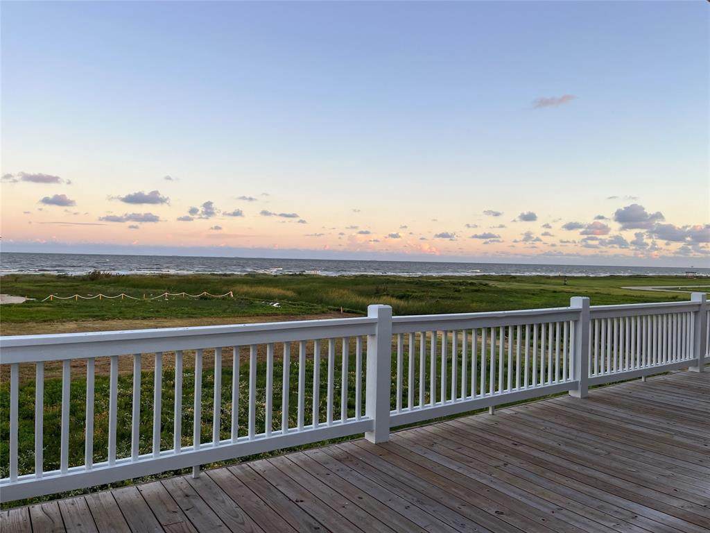 512 Caplen Shores Circle - Photo 1