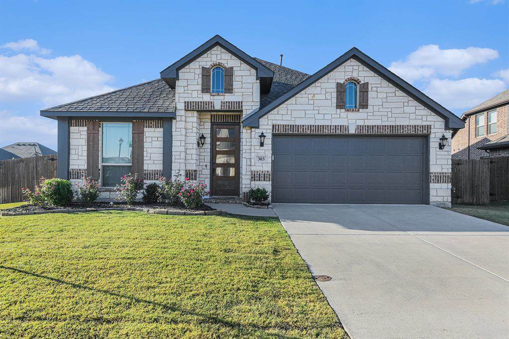 303 Pineview Lane - Photo 1