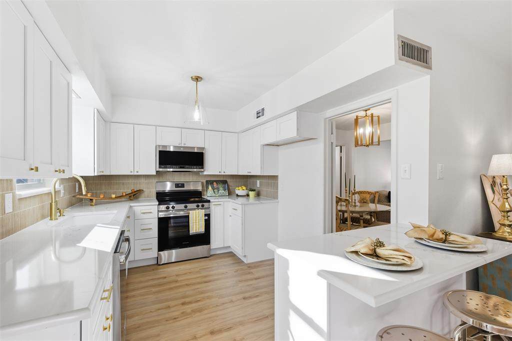 5835 University Boulevard - Photo 1